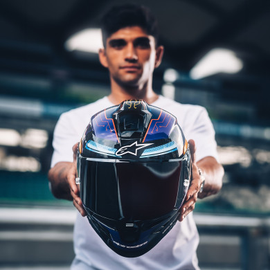 Alpinestars R10 Martinator - FIM ECE 22.06 karbonszálas teljes arcú bukósisak.
