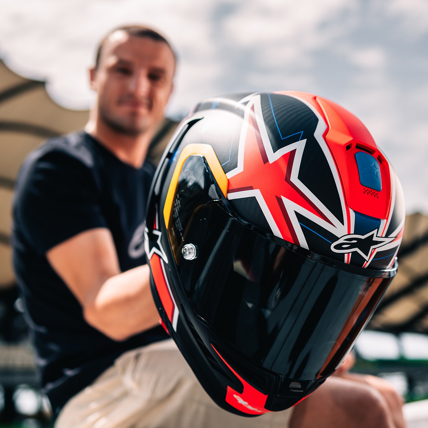 helmet-supertech-r10-limited-edition-jack-miller-alpinestars-carbon-matt-red-blue-yellow-white-2025-galerie-14-big_ies26531419.jpg