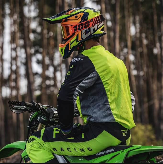 Kask cross 2026 – jak wybrać do crossa, quada i hulajnogi